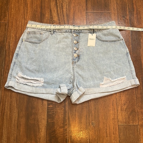 Forever 21 High Waist Light Denim Shorts - 2X - Picture 3 of 8
